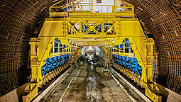 Gelber Tunnel Shutters im Einsatz auf einer Baustelle 