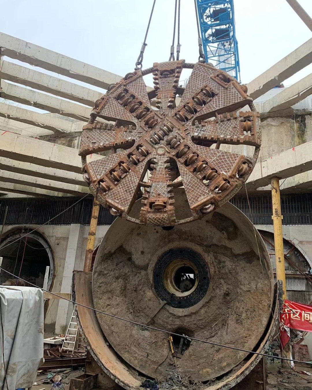 Another milestone has been reached for Guangzhou Dunjian Underground Construction Co., Ltd. in the expansion of the Guangzhou Metro. 
Recently, two Herrenknecht EPB Shields with 6.25m diameter celebrated their final breakthrough for the Guangzhou Metro Li