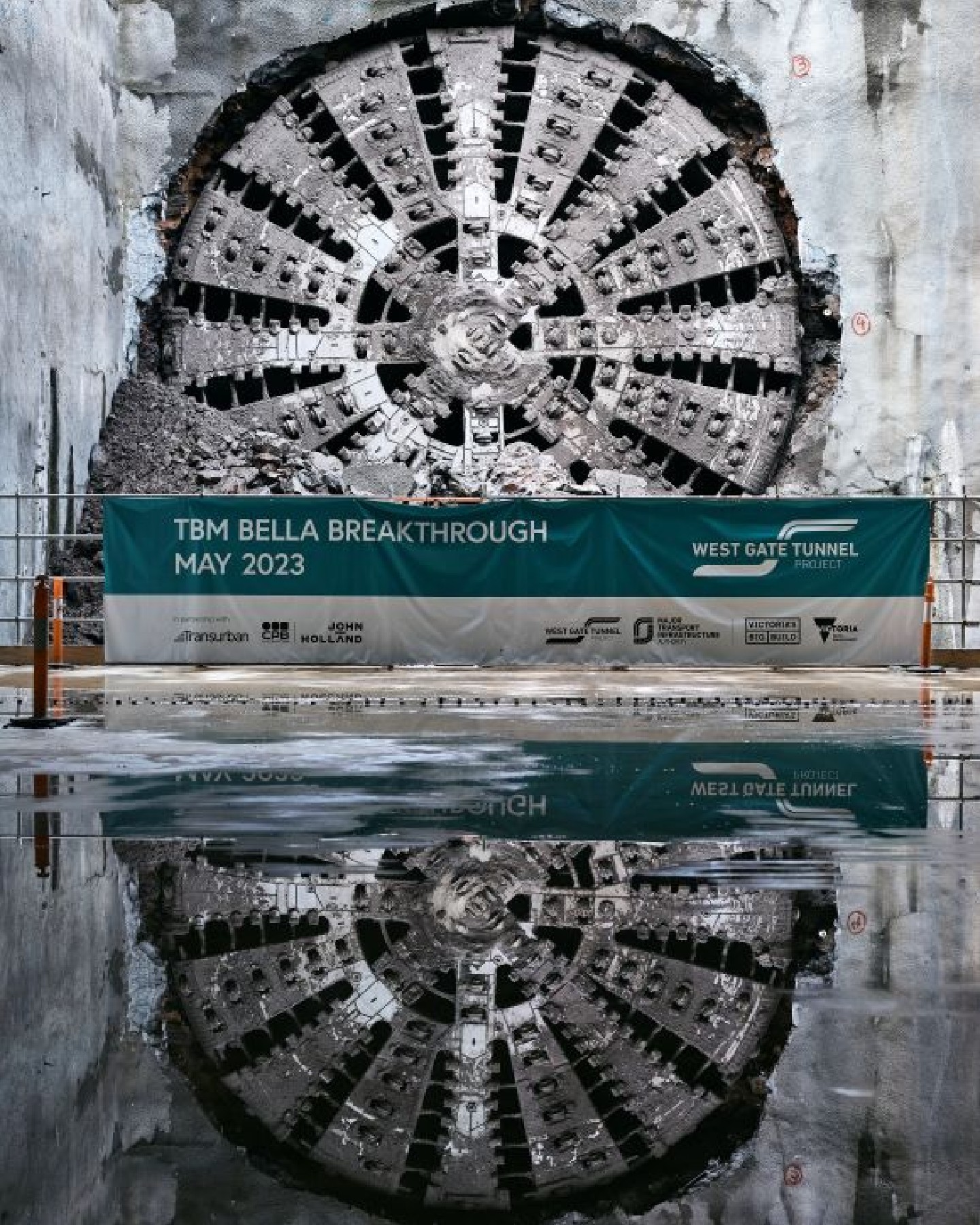 Congratulations to the CPBJH Joint Venture for completing two tunnels with a total length of 6 km at the @westgatetunnelproject in Melbourne! 

To accomplish this feat, two of the largest TBMs in the Southern Hemisphere – the two #Herrenknecht EPB shiel